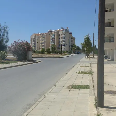 3bdr 55, Mavros Court 80 Lárnaka